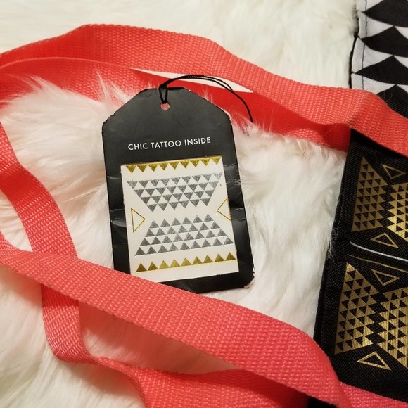 Tote Bag With Metallic Temporary Body Tattoo - Picture 4 of 8